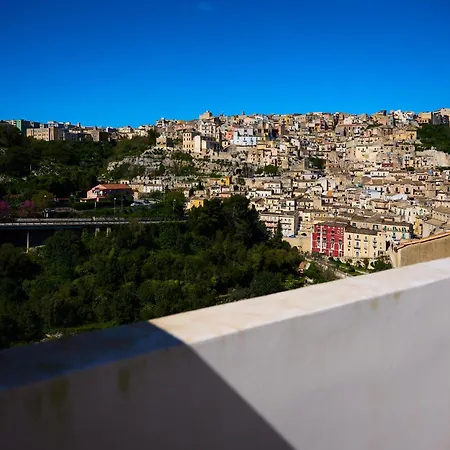La Terrazza Sul Barocco راغوزا